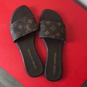 LV Sandals *Not Real*